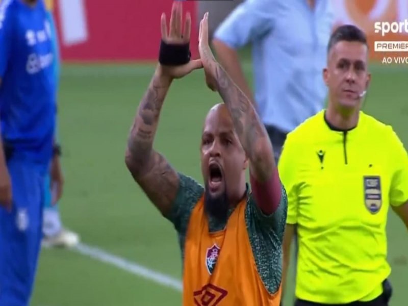 VDEO: Felipe Melo faz gesto de 